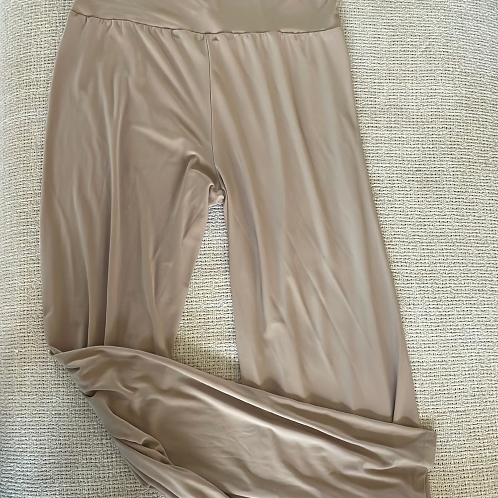 Highwaisted Flowy Cream Pants